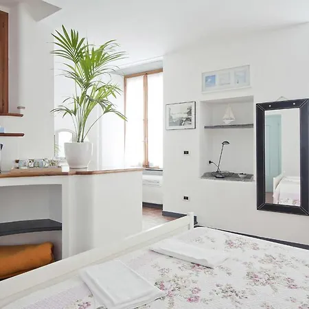 Vittoria Apartment Vernazza